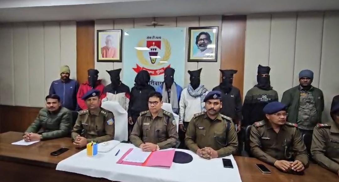 Hazaribagh police have arrested 7 criminals belonging to the Pandey gang.
