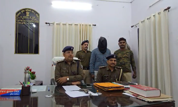 An absconding accused in the Phalka shooting incident has been arrested; a country-made pistol was recovered.