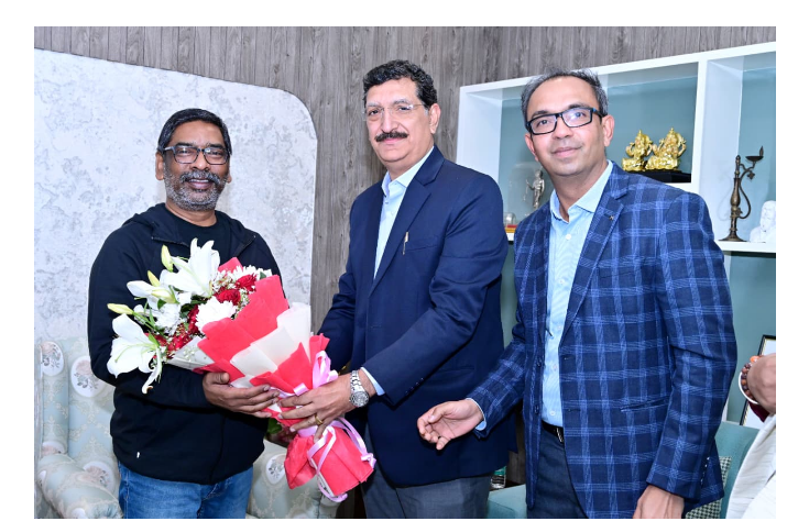 cm se pvnl ke ceo ne ki bhent 