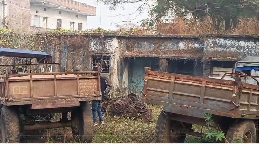 The administration is taking strict action against illegal mining and sand smuggling; three tractors loaded with sand have been seized.
