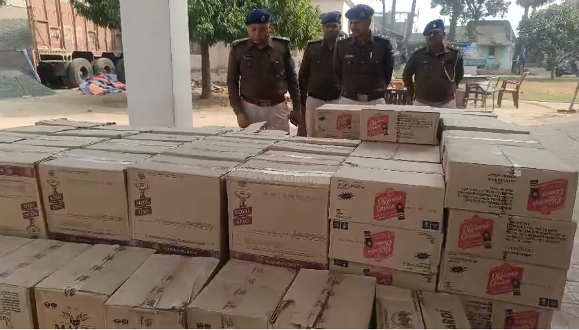 Two people arrested in Banka with 1600 liters of liquor seized from a truck.