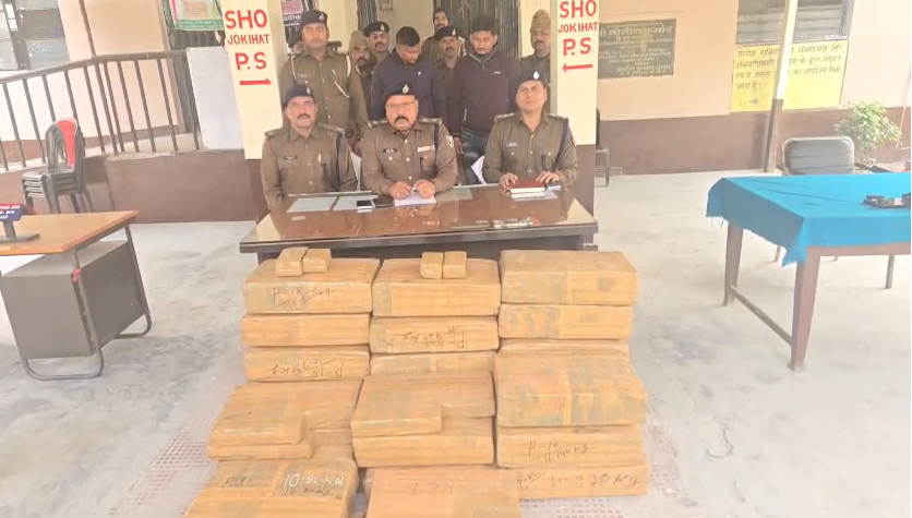 Araria police arrested two smugglers with 280 kg of cannabis, suspecting an international trafficking network.