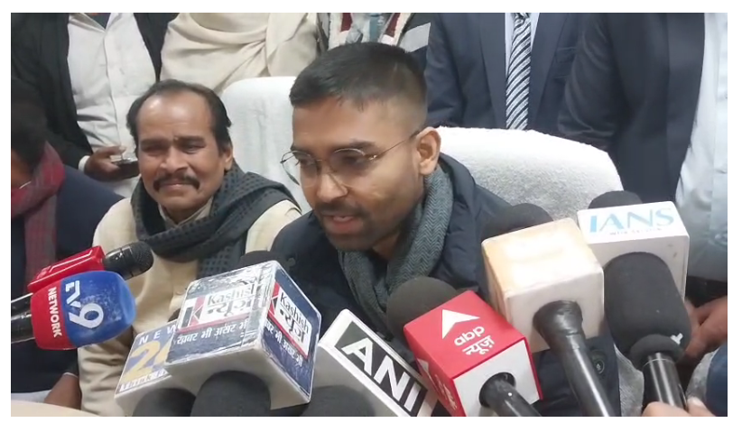 mantri deepak prakash ne vipaksha per sadha nishana 