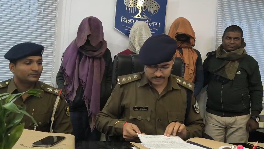 Three people were arrested with a country-made pistol and live cartridges on charges of shooting a grocery store owner