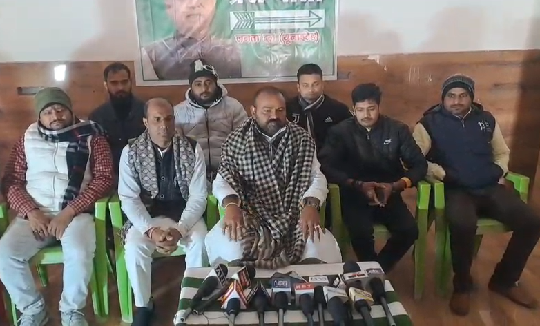 The state secretary has leveled serious allegations against the district president.