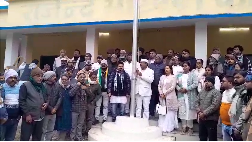 The Congress party's foundation day was celebrated with great fanfare in Katihar.