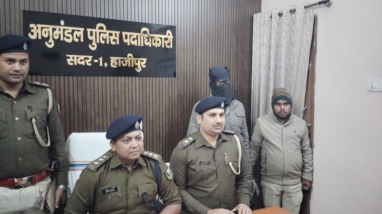 A large quantity of cannabis was seized in Bidupur, and one smuggler was arrested.