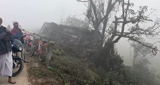 The bus going to Maha Kumbh overturned