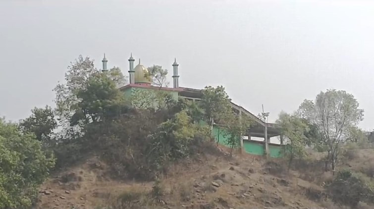 Urus organized in 300 year old dargah on Maheshpur Pir mountain