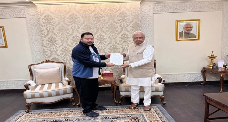 Tejashwi met the Governor of Bihar