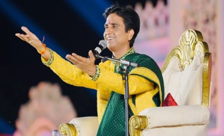 Poet Kumar Vishwas reached Ramraj temple annual festival, grand poetry conference was organised.