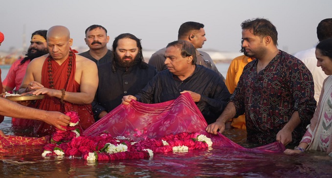 Mukesh Ambani reached Mahakumbh with four generations