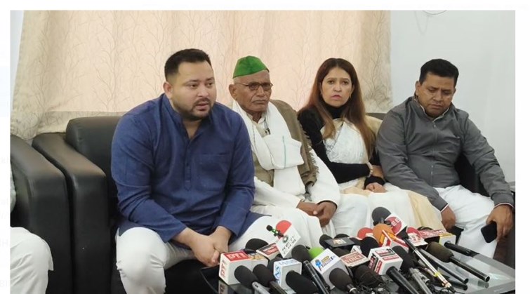 kaimur mai tejaswi yadav ne bjp per sadha nishana