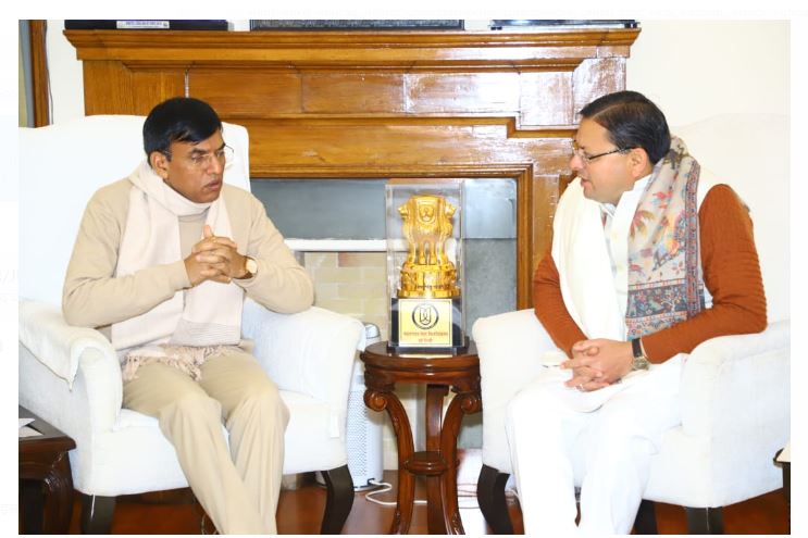 kendriye khelmantri se uttarakhand ke cm ne ki bhent