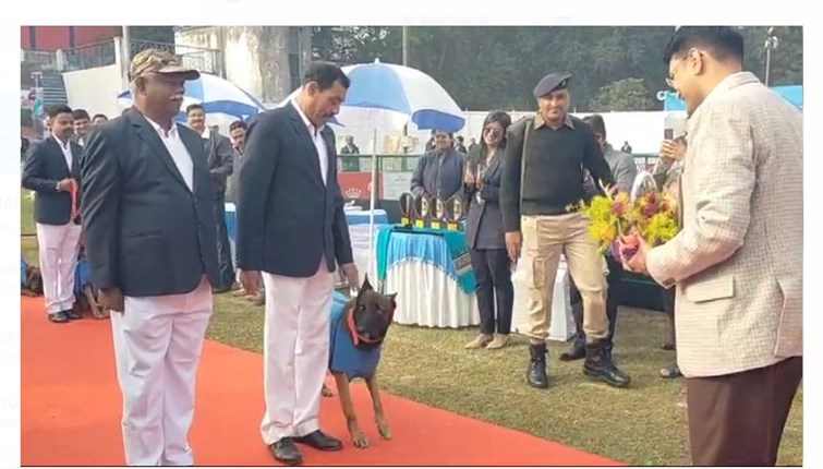 jamshedpur dc ne dog show ka kiya udghatan