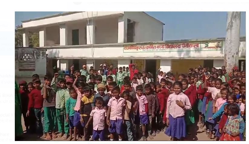 chatra mai chhatron ne kiya mdm ka bahishkaar