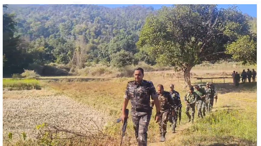 gumla mai police aur aparadhiyon ke beech muthbher