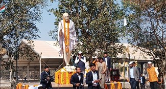 Chief Minister Hemant Soren paid tribute to Mahatma Gandhi on his death anniversary.