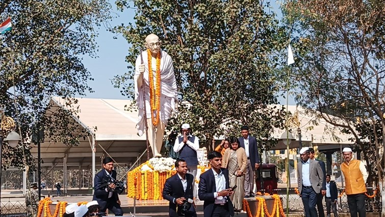 Chief Minister Hemant Soren paid tribute to Mahatma Gandhi on his death anniversary.