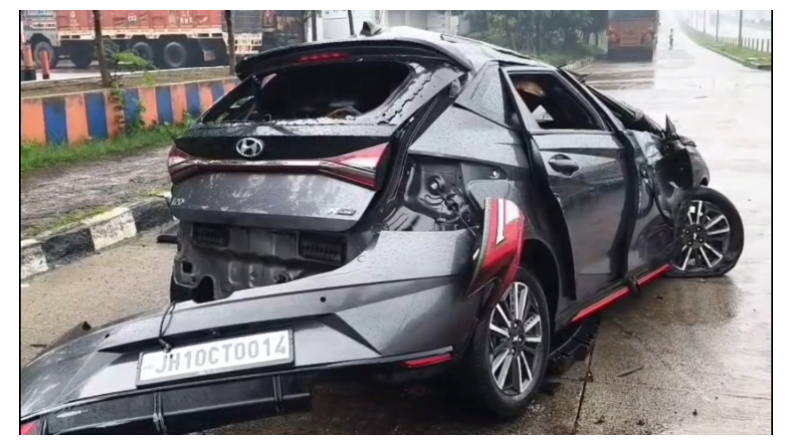 dhanbad mai dardanaak sadak hadsa