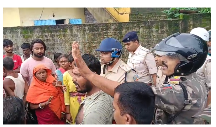 jhariya mai 2 samudayon ke beech jharap 