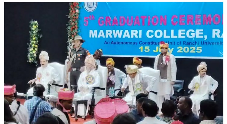 ranchi mai maarwari college ka graduation ceremani 