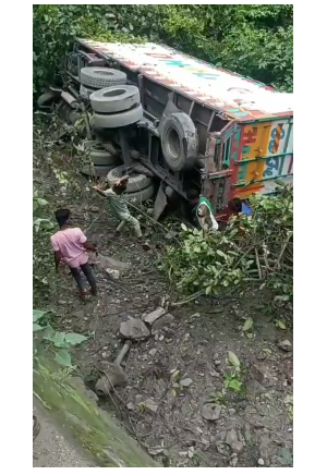 koderma ghati mai bhishan sadak hadsa 