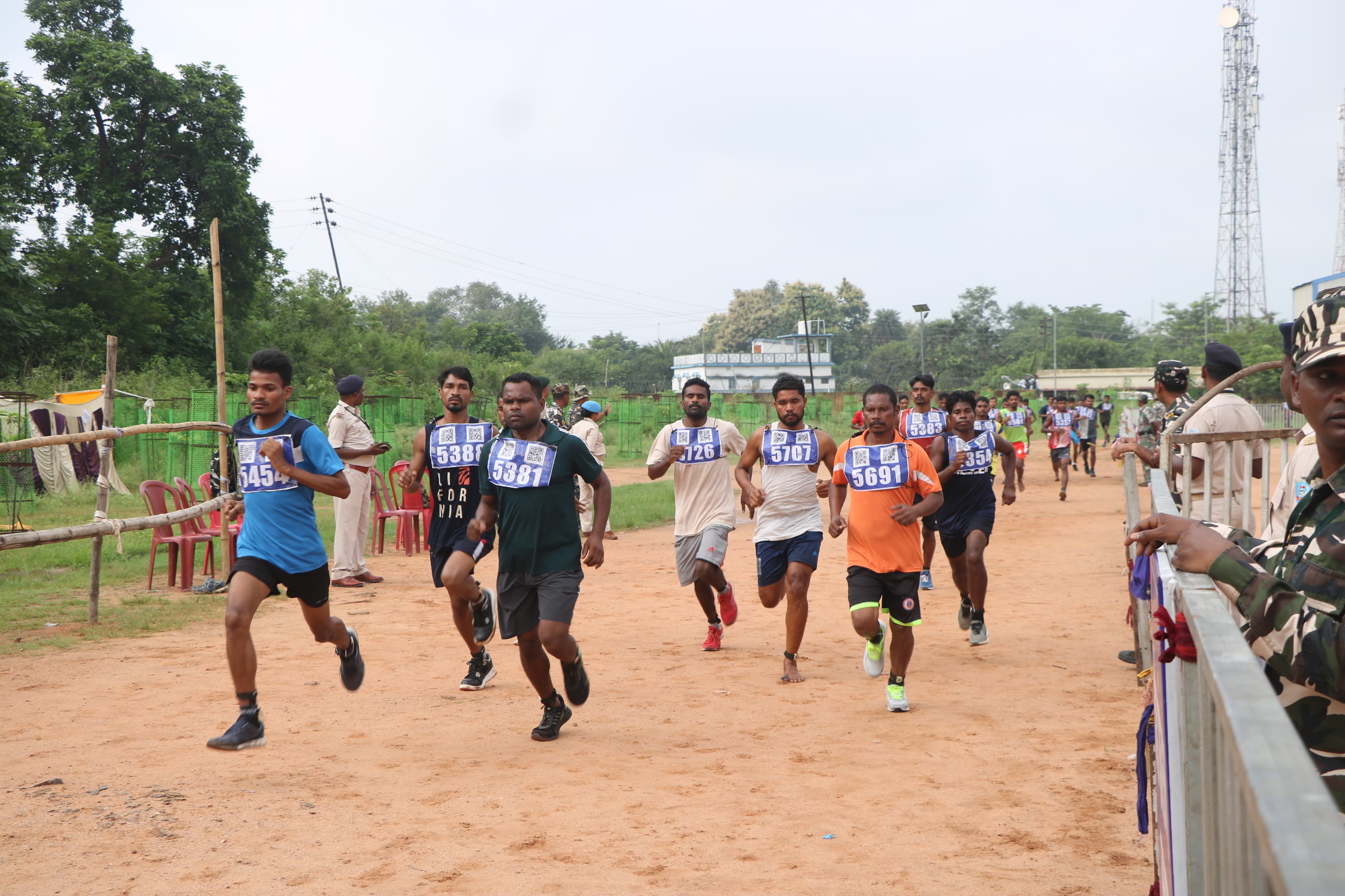 Homeguard recruitment process continues on the second day in Chaibasa, candidates from Khuntapani block participate