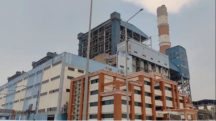 Death on the spot, accident occurred due to breaking of safety wire