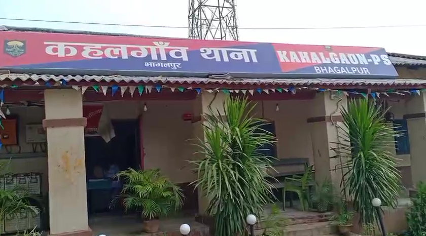 Four policemen including SI injured