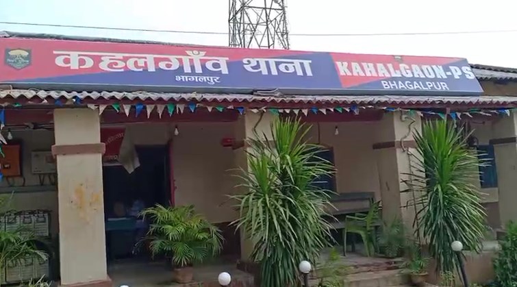 Four policemen including SI injured