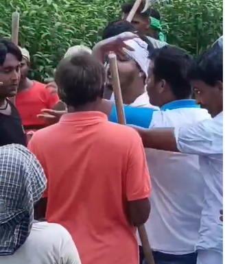Demonstration with weapons, swords and sticks in broad daylight in Supaul, stir due to viral video during land dispute