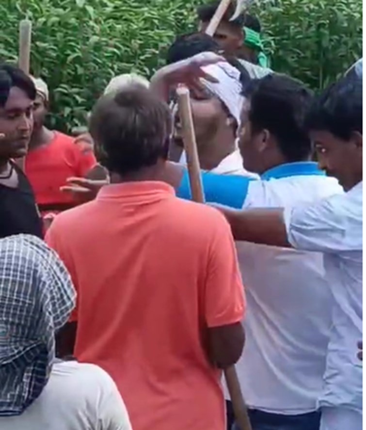 Demonstration with weapons, swords and sticks in broad daylight in Supaul, stir due to viral video during land dispute