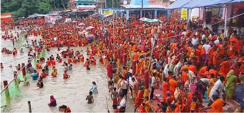 Lakhs of Kanwariyas reached Ajgaibinath Sultanganj, Kanwariyas took a dip in Ganga.