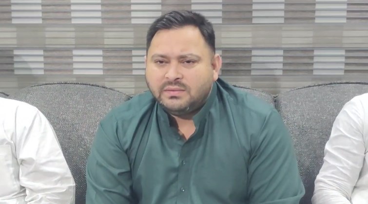 Tejashwi Yadav took a dig at the residence certificate of “Kutta Babu”, said – no work is being done in Bihar without paying.
