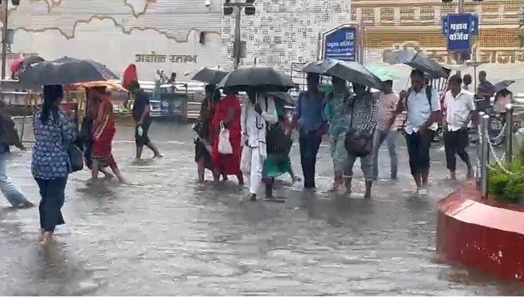 Patna submerged due to heavy rain, water logging in many houses