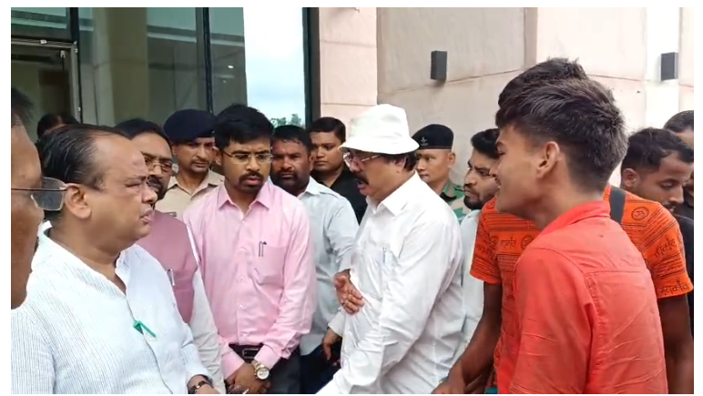 deoghar mai bus hadse mai 6 logon ki maut 