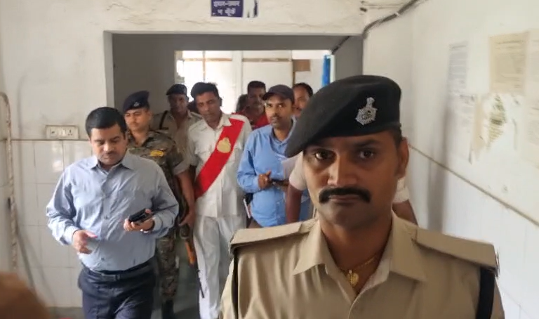 DM is strict regarding cleanliness in Community Health Center, expressed displeasure on MOIC being absent in Supaul, said - action will be taken