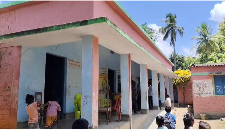 The headmaster left the children sleeping in the school and went home after locking the school.
