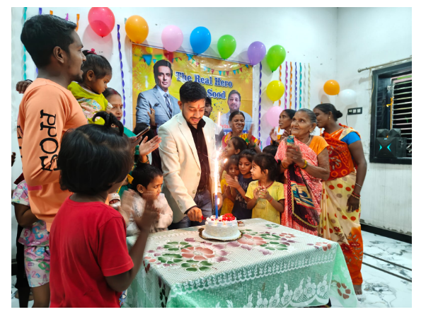 sonu sude ke birthday per jabariya fance ki dikhi deewangi 