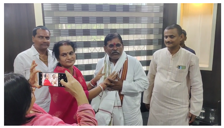 mantri hari sahni ne tejaswi yadav per sadha nishana