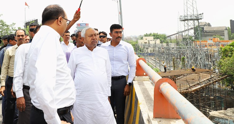 CM Nitish inspected the construction work of Mithapur-Mahuli elevated road and Punpun suspension bridge under construction
