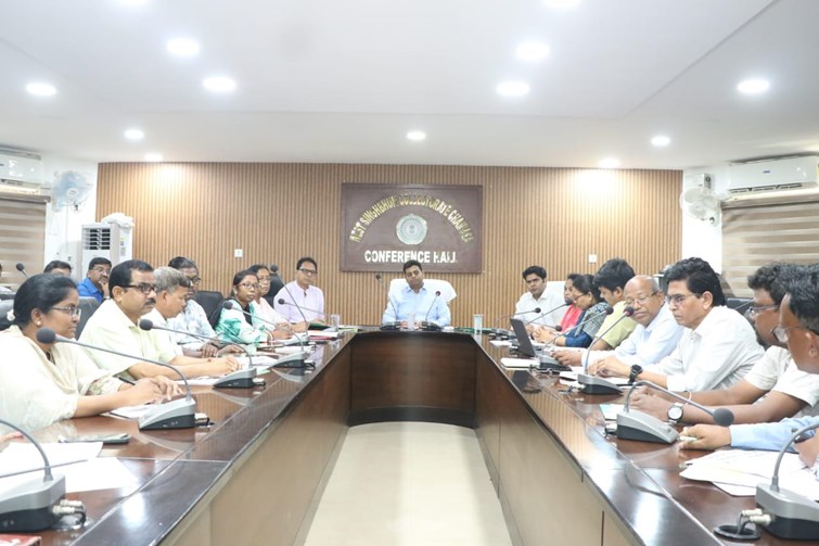 Deputy commissioner reviewed the health department and gave instructions to ensure delivery arrangements