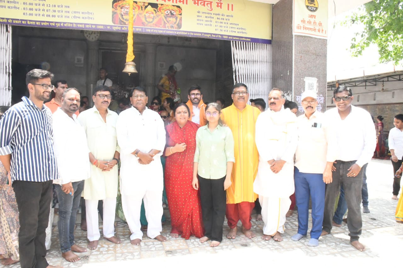 Minister Deepika Pandey Singh and MLA Dr. Rameshwar Oraon offered prayers at Lord Jagannath Temple, reviewed the preparations for the Rath Mela to be