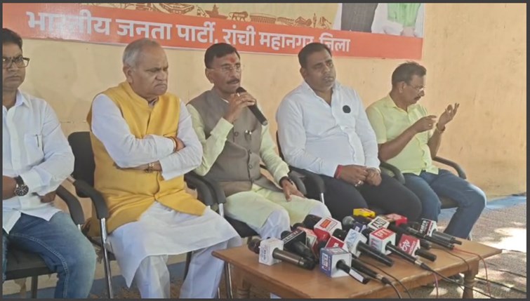 gujrat mai viman hadse per shock