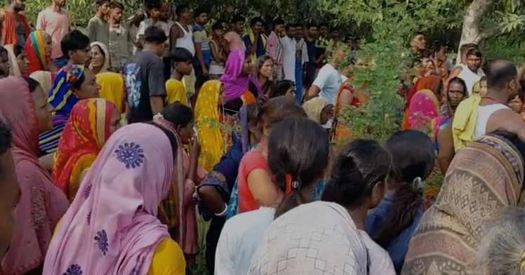 असाधारण में आम के पेड़ पर फंसा मिला युवक का शव, जांच में अपहरण पुलिस, अंतिम संस्कार ने की हत्या की आपदा