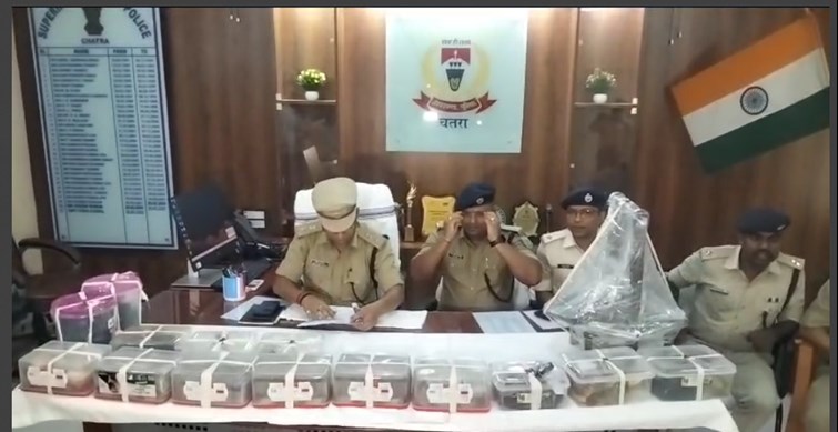 chatra mai maadak padarthon ke virudh badi karrawai 