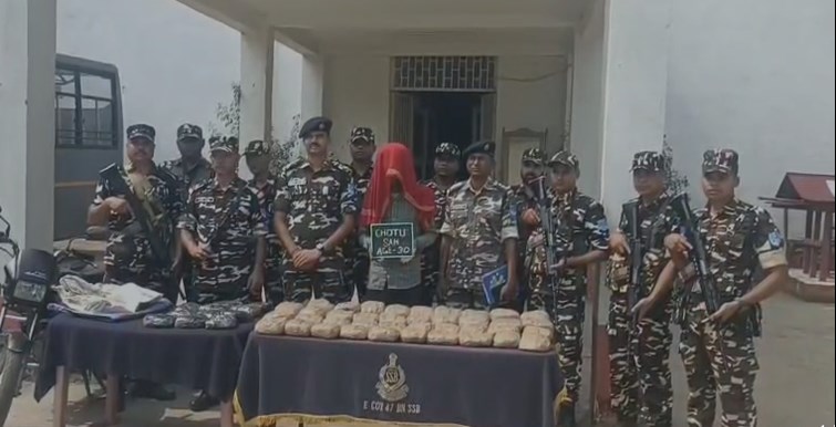 A major success was achieved in the joint operation of SSB and police in Bettiah, a smuggler was arrested with 52 kg of drugs