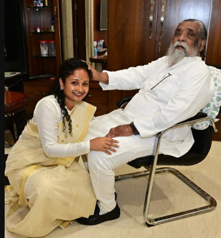MLA Kalpana Soren wished Father's Day, shared a photo with family and wrote an emotional post