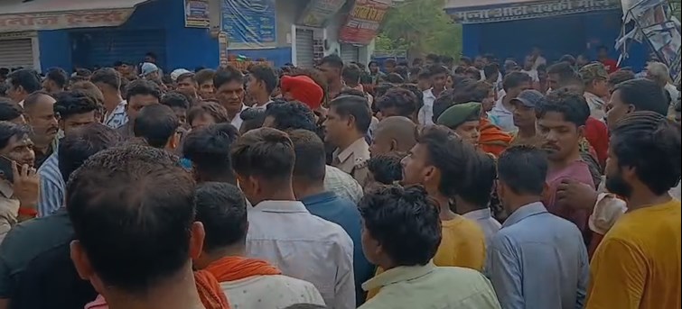 Jamadar died after being hit by a truck in Gaya, angry people set the vehicle on fire